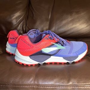 BROOKS Cascadia 12 women’s running shoes blue and pink SIZE 10.5